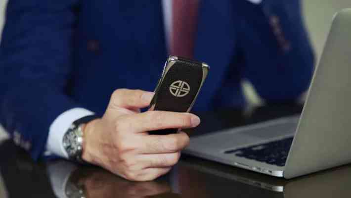 Xor Titanium: un „dumb phone” de lux de 3.000 euro de la foști angajați Vertu